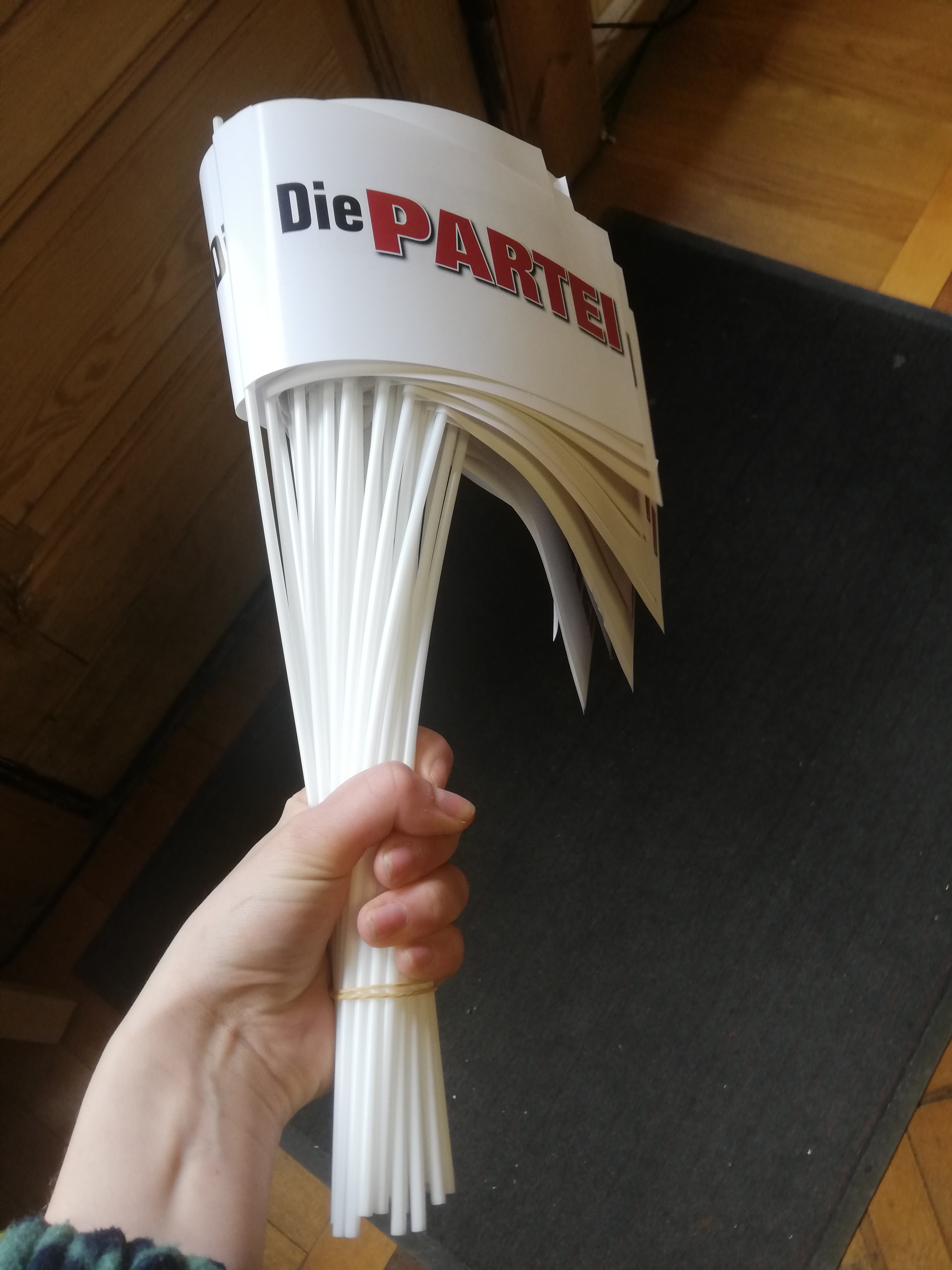 LV-Angebot: Die PARTEI Papierfähnchen